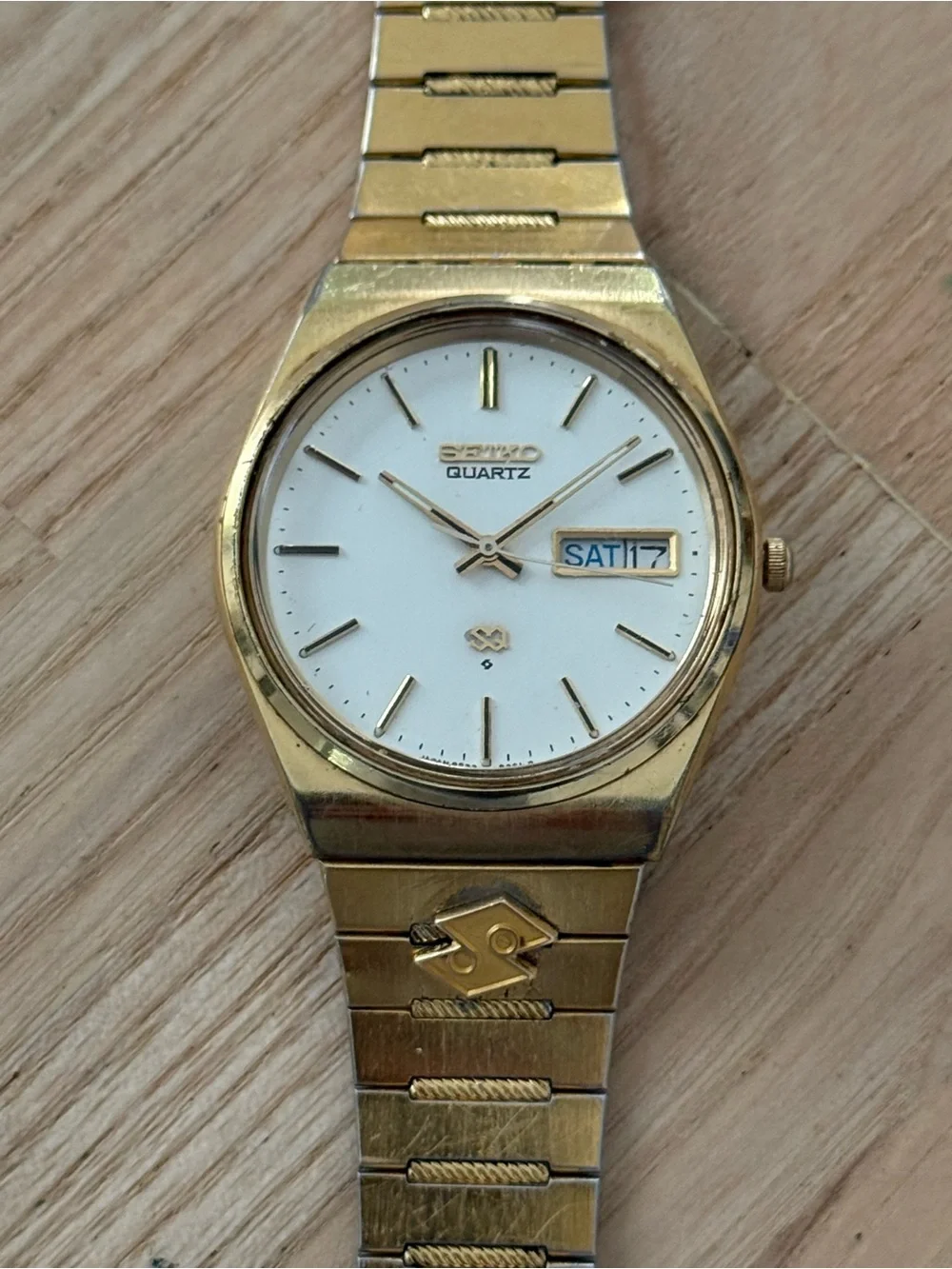 Seiko SQ Vintage Men's Watch Gold Plated Case Bracelet White Dial Date Window